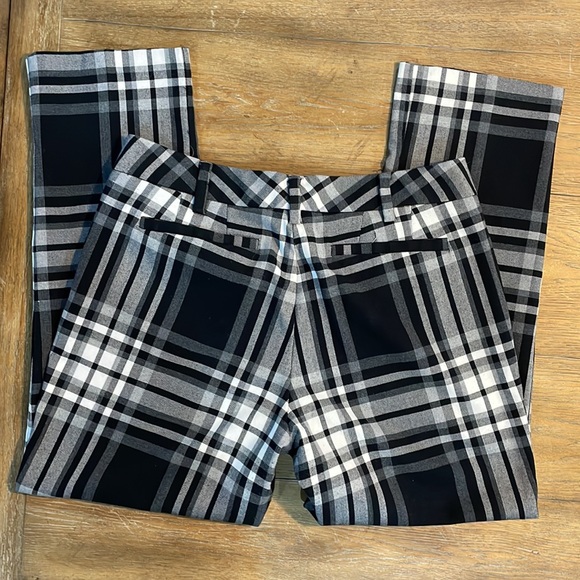 New York & Company Black & White Plaid Pants - Picture 3 of 4